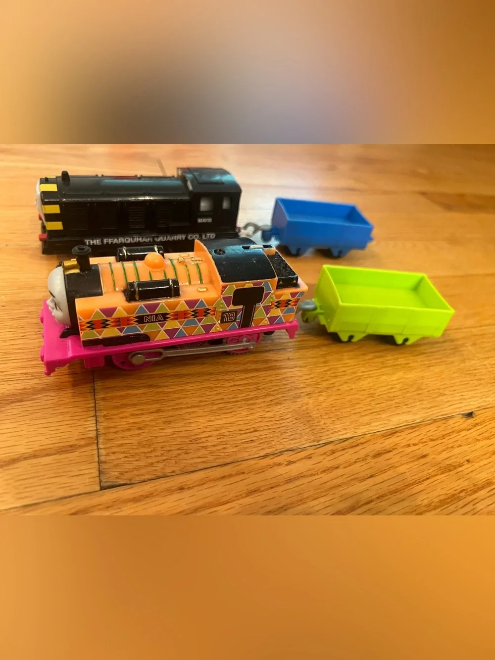 Thomas The Train NIA HYPER GLOW & MAVIS TrackMaster Glowing Track Motorized